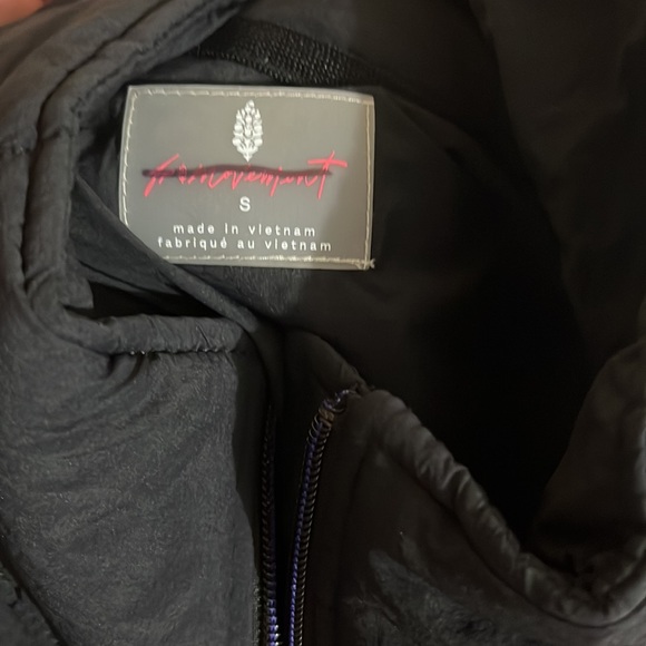 Free People Movement Pippa Packable Puffer Jacket Washed Black Small NWT - Picture 16 of 17